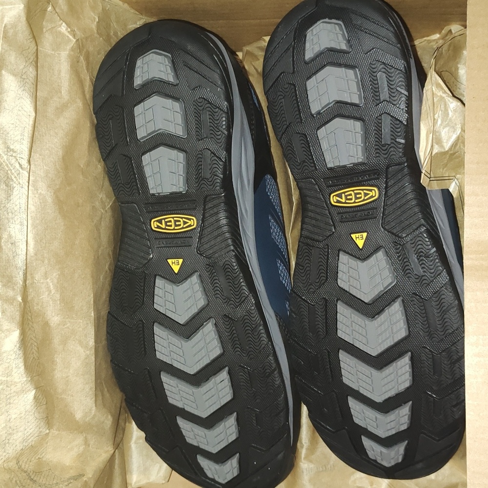 New Keen Utility Men's Flint 2 Sport Carbon Fiber Toe Safety Shoe - Picture 2 of 4